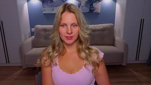 MelanieBennett online show from July 13, 8:13 am
