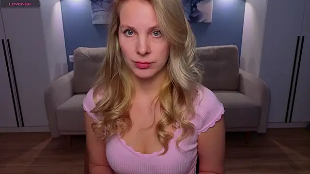 MelanieBennett online show from April 23, 9:05 am