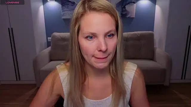 MelanieBennett online show from May 7, 6:17 am