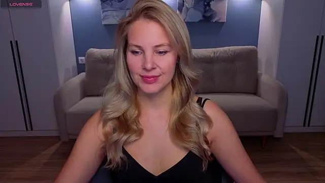 MelanieBennett online show from May 14, 6:21 am