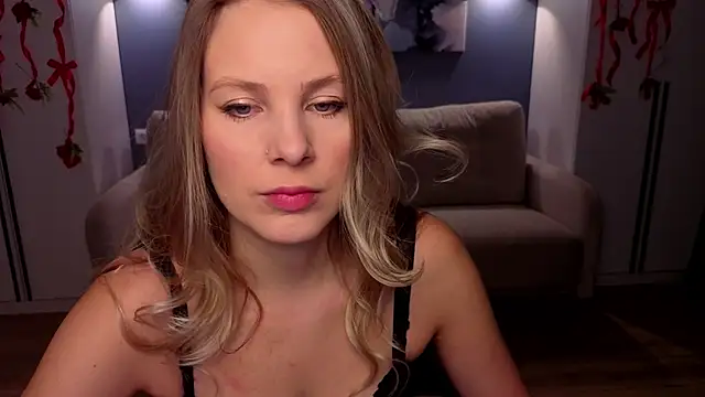 MelanieBennett online show from February 15, 6:14 am