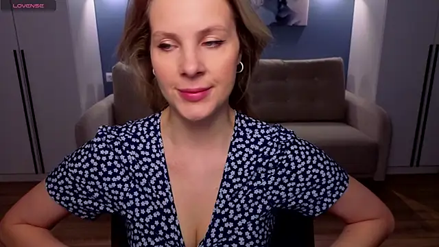 MelanieBennett online show from April 19, 6:03 am