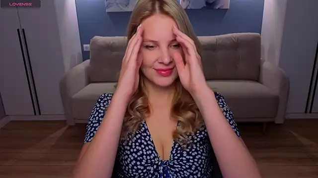 MelanieBennett online show from May 18, 6:07 am