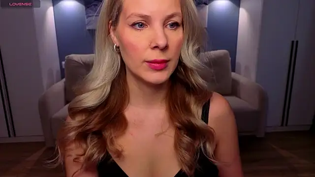 MelanieBennett online show from April 4, 6:09 am