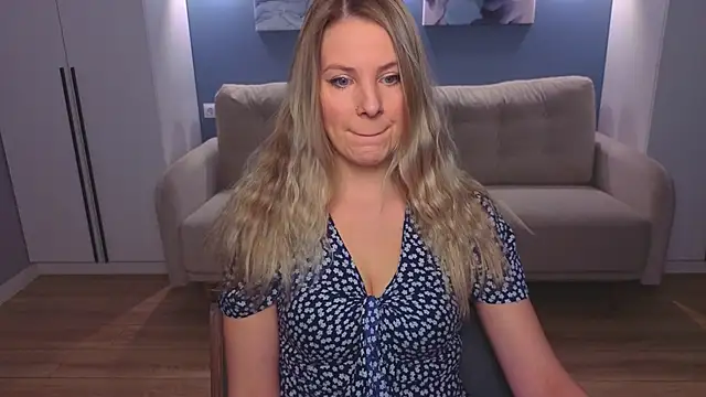 MelanieBennett online show from March 20, 6:14 am