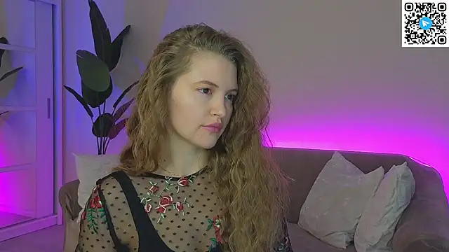 TesssaHart online show from October 14, 1:45 pm