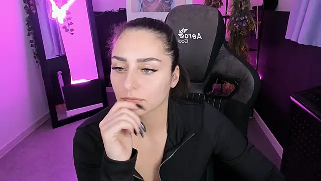 Snapshot of ValeriiMills chatting on November 8, 4:43 pm ValeriiMills online show from November 8, 4:43 pm