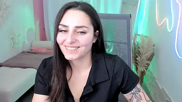 Snapshot of ValeriiMills chatting on December 15, 2:45 pm ValeriiMills online show from December 15, 2:45 pm