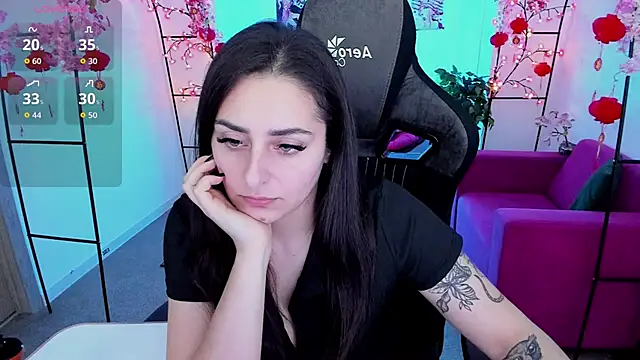 ValeriiMills online show from April 15, 3:05 pm