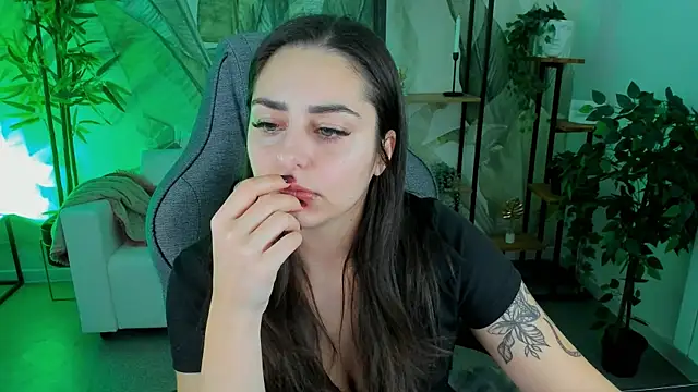 ValeriiMills online show from January 7, 2:33 pm