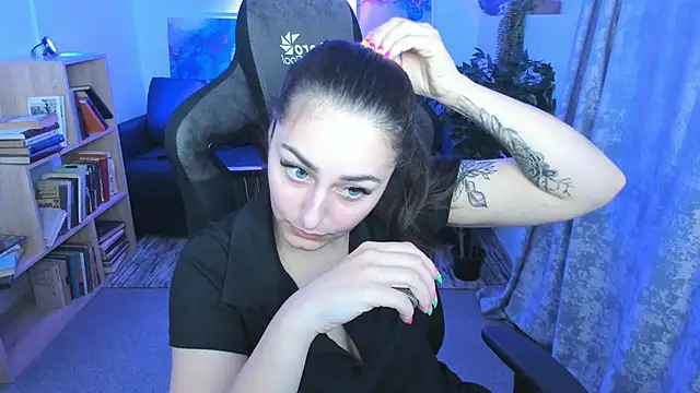 ValeriiMills online show from April 2, 2:02 pm