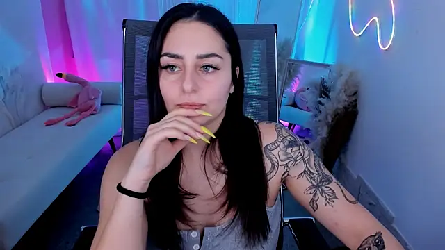 ValeriiMills online show from February 12, 3:45 pm