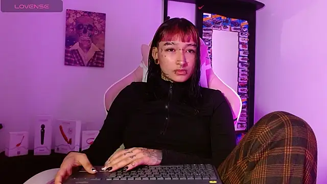 SharaRoss1 online show from May 16, 8:52 pm