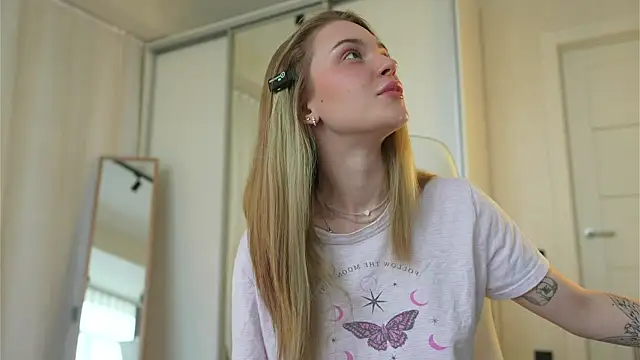 Cyberheart  online show from March 21, 1:23 pm