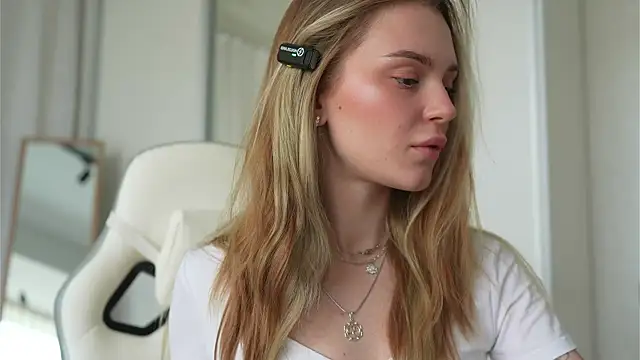 Cyberheart  online show from March 20, 9:04 am