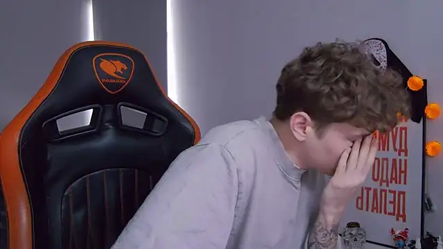 DanyDavis online show from November 2, 9:25 am