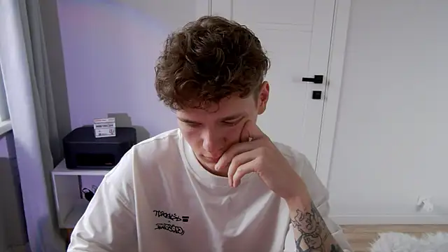 DanyDavis online show from April 4, 10:00 am