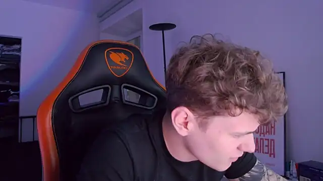 DanyDavis online show from October 10, 8:31 pm