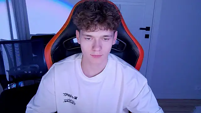 DanyDavis online show from March 26, 8:18 pm