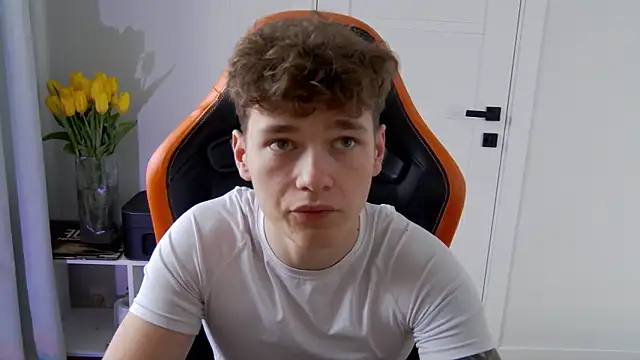 DanyDavis online show from March 11, 12:10 pm