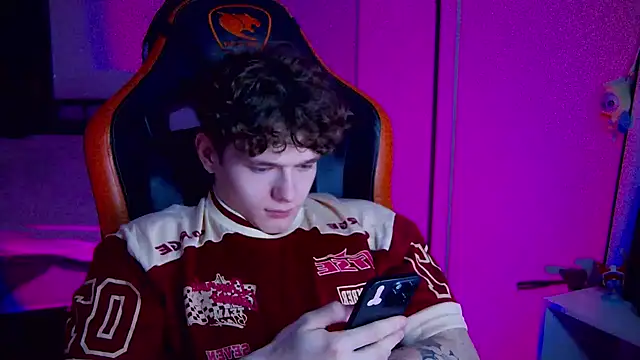 DanyDavis online show from September 13, 9:15 pm