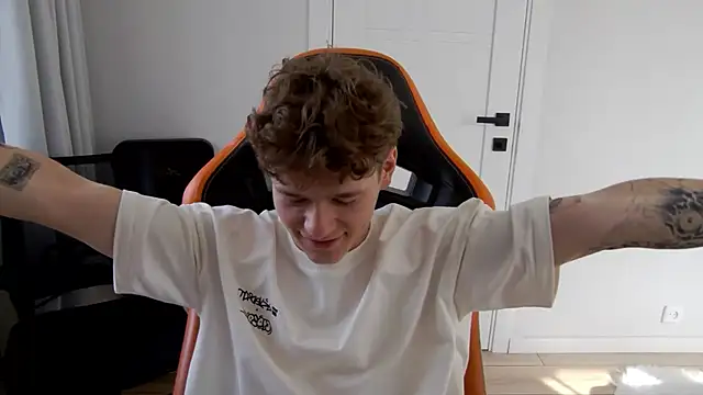 DanyDavis online show from March 27, 8:22 am