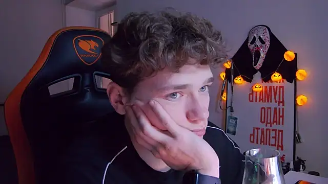 DanyDavis online show from October 31, 3:08 pm