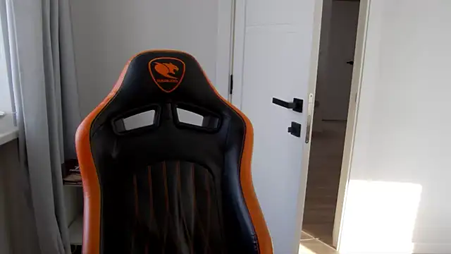 DanyDavis online show from March 6, 9:04 am