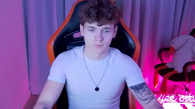 DanyDavis online show from April 12, 4:43 pm