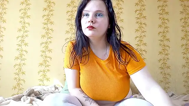 SweetPiggyx online show from March 19, 10:59 am