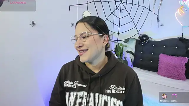 Snapshot of saaya_tay chatting on October 28, 3:07 am saaya tay online show from October 28, 3:07 am