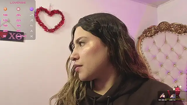 Snapshot of saaya_tay chatting on November 13, 3:21 am saaya tay online show from November 13, 3:21 am