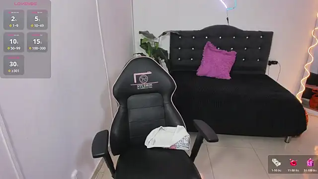 Snapshot of saaya_tay chatting on October 22, 3:17 am saaya tay online show from October 22, 3:17 am