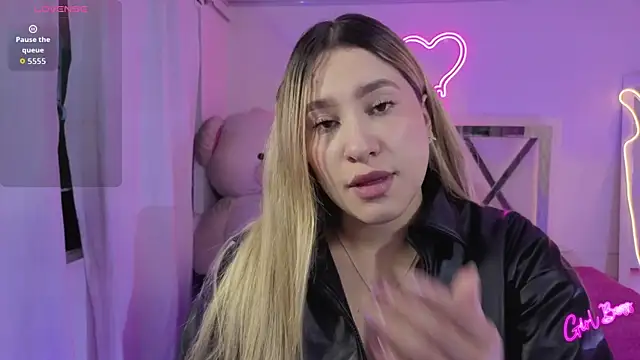 saaya tay online show from April 18, 3:20 am