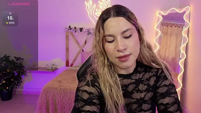 saaya tay online show from April 11, 8:45 pm