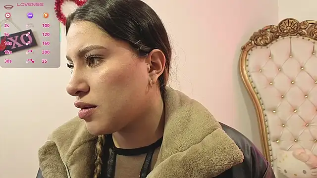 Snapshot of saaya_tay chatting on November 9, 3:21 am saaya tay online show from November 9, 3:21 am