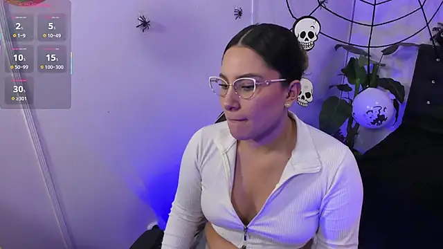 Snapshot of saaya_tay chatting on October 25, 3:06 am saaya tay online show from October 25, 3:06 am