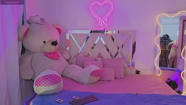 saaya tay online show from February 13, 4:01 am