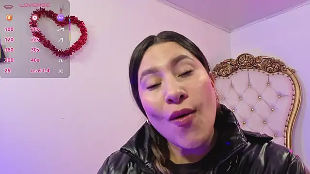 Snapshot of saaya_tay chatting on November 7, 3:11 am saaya tay online show from November 7, 3:11 am