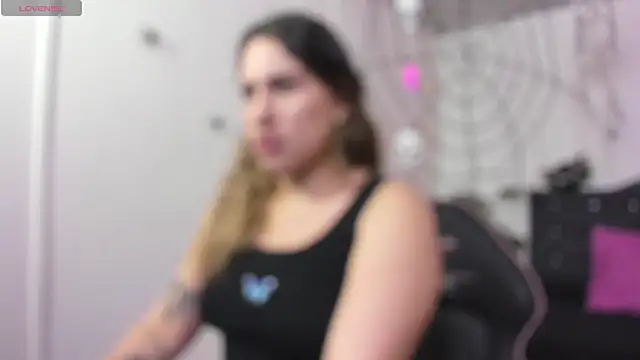 Snapshot of saaya_tay chatting on October 23, 3:05 am saaya tay online show from October 23, 3:05 am