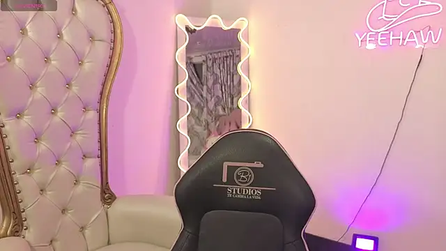 Snapshot of saaya_tay chatting on December 3, 3:18 am saaya tay online show from December 3, 3:18 am