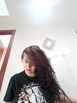 lunadicty online show from November 30, 8:09 pm