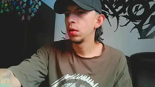Snapshot of Chris__Jones chatting on June 18, 3:06 pm Chris Jones online show from June 18, 3:06 pm