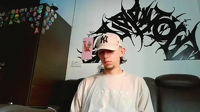 Snapshot of Chris__Jones chatting on June 17, 11:42 am Chris Jones online show from June 17, 11:42 am