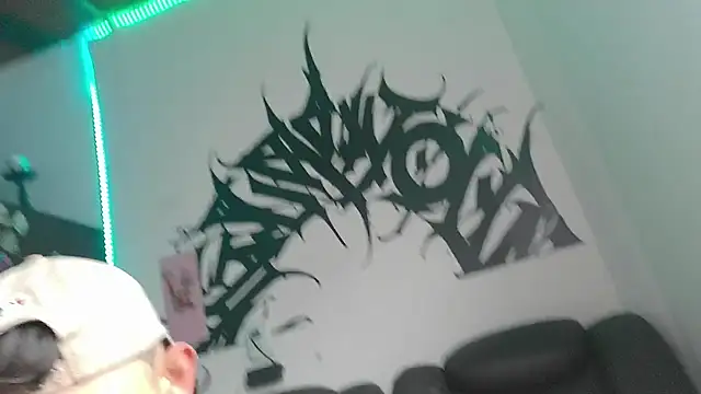 Snapshot of Chris__Jones chatting on June 26, 3:07 pm Chris Jones online show from June 26, 3:07 pm