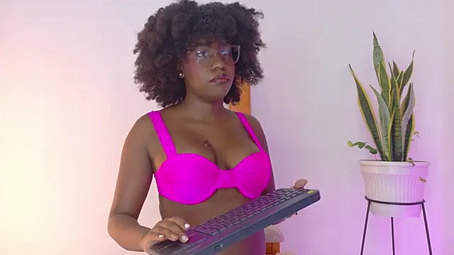 Snapshot of RachelStonne chatting on January 6, 12:09 pm RachelStonne online show from January 6, 12:09 pm