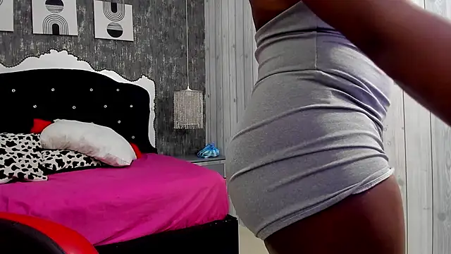 Snapshot of CloeThomm chatting on October 31, 3:36 am CloeThomm online show from October 31, 3:36 am