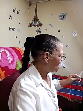 Snapshot of katrina_perez chatting on October 8, 9:59 pm katrina perez online show from October 8, 9:59 pm