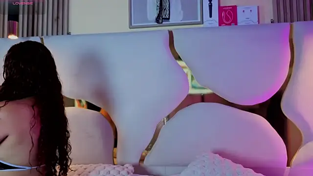 AmmberJones online show from December 4, 12:48 pm