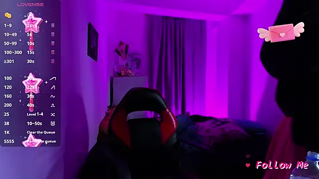 SkylerBennet online show from May 18, 4:01 am